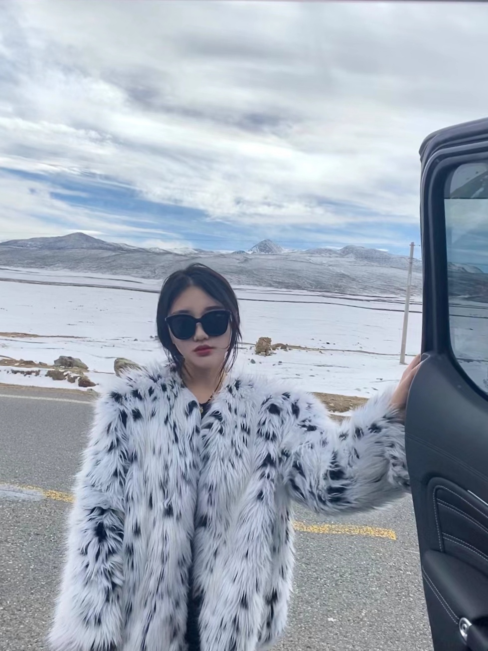 还未到结婚年龄的肥臀婊扮华丽新娘母狗[28P]