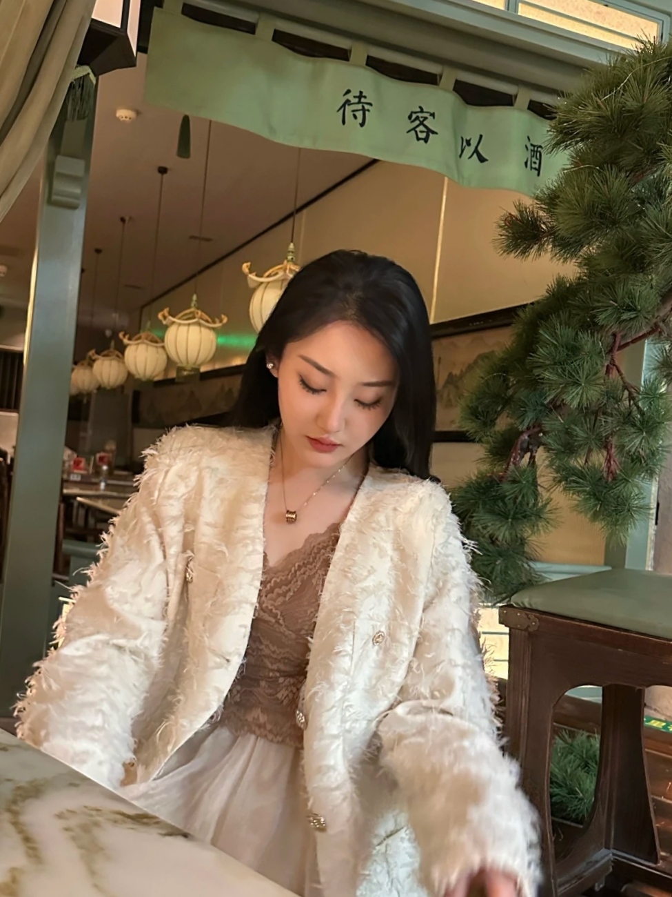 还未到结婚年龄的肥臀婊扮华丽新娘母狗[28P]