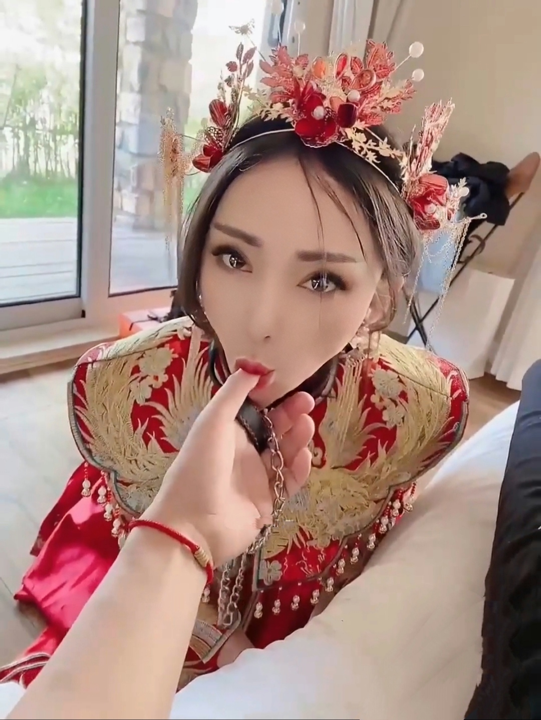 还未到结婚年龄的肥臀婊扮华丽新娘母狗[28P]