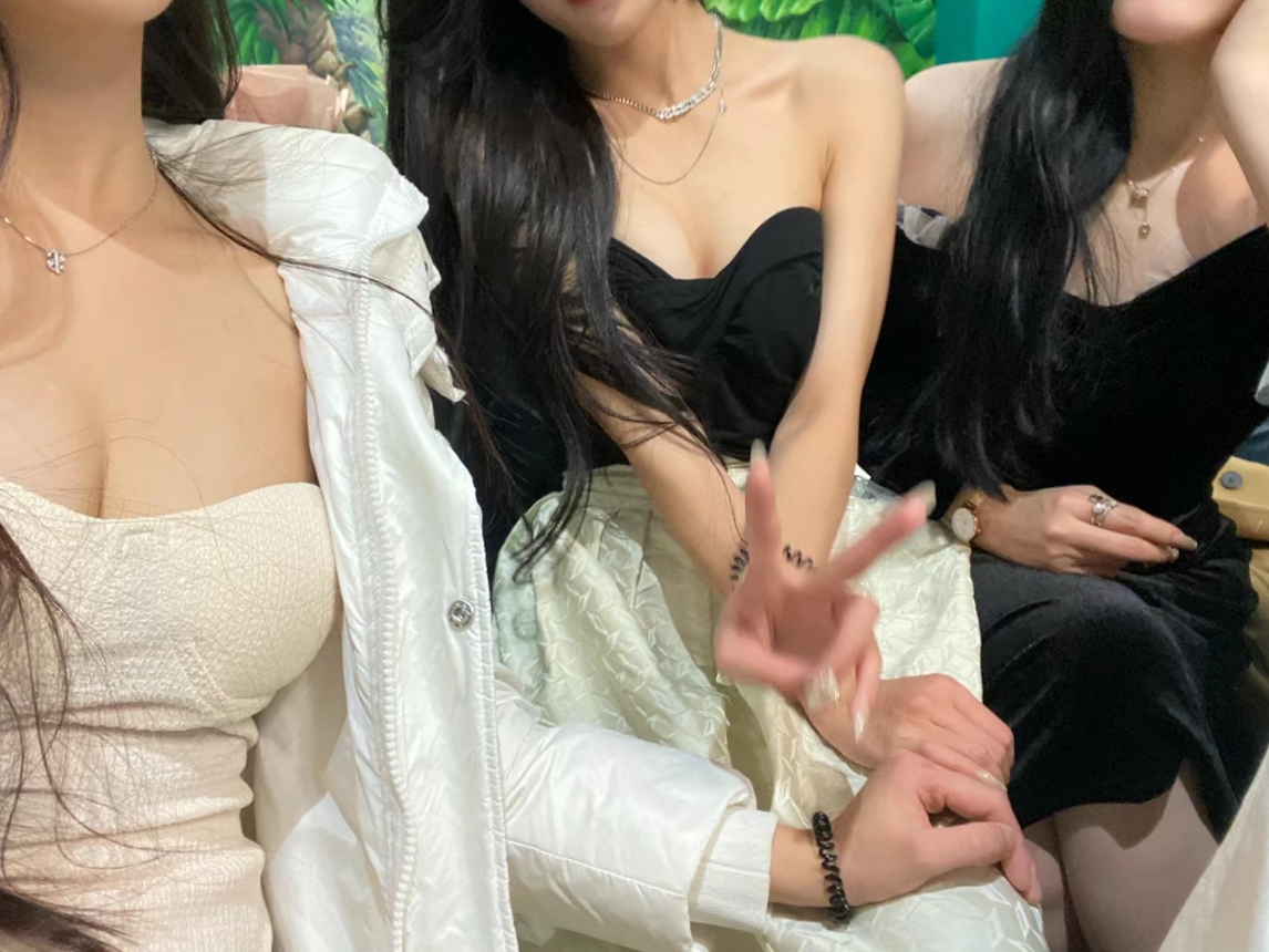 还未到结婚年龄的肥臀婊扮华丽新娘母狗[28P]