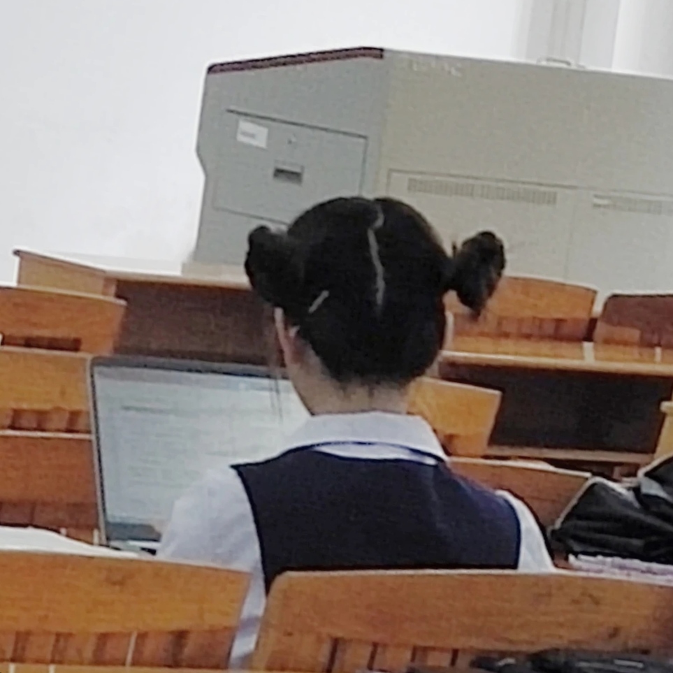 丸子头小学妹来探夜班[31P]