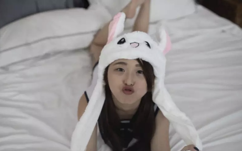 小只马肉欲人妻伊丽丝终成精液公厕[63P]