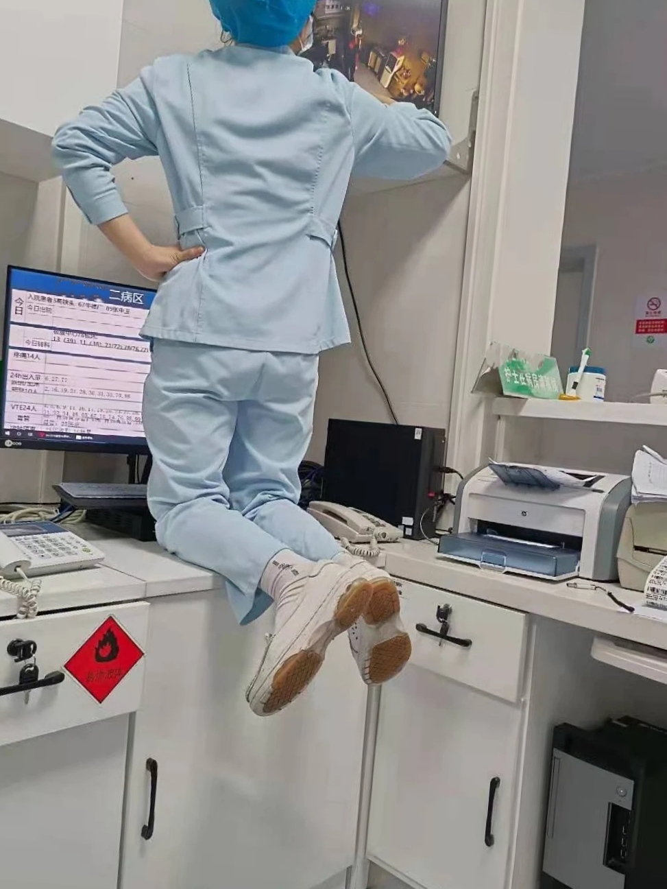 在手术台上给小护士爆了菊[25P]