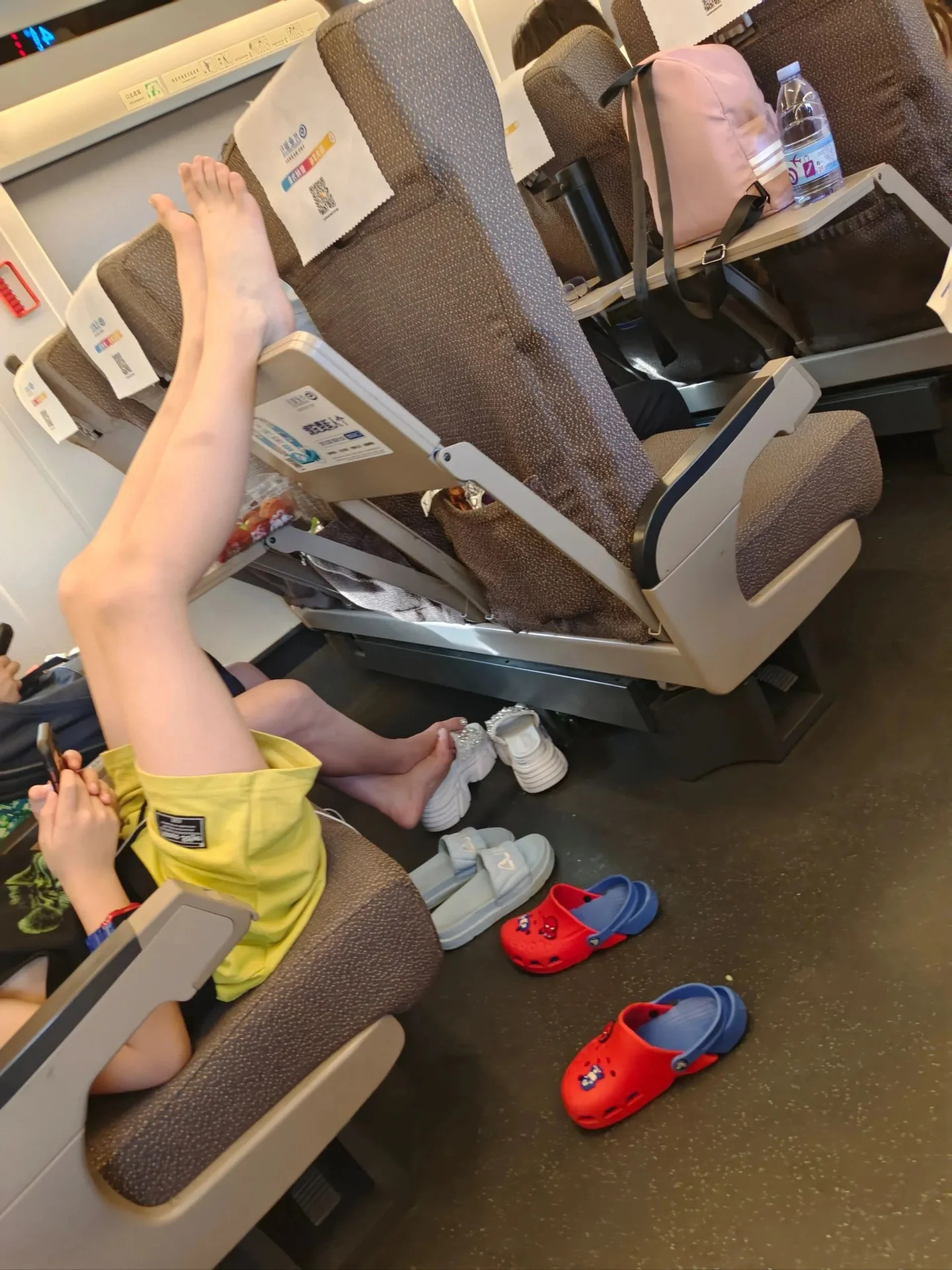 没有边界感的漂亮脚丫子