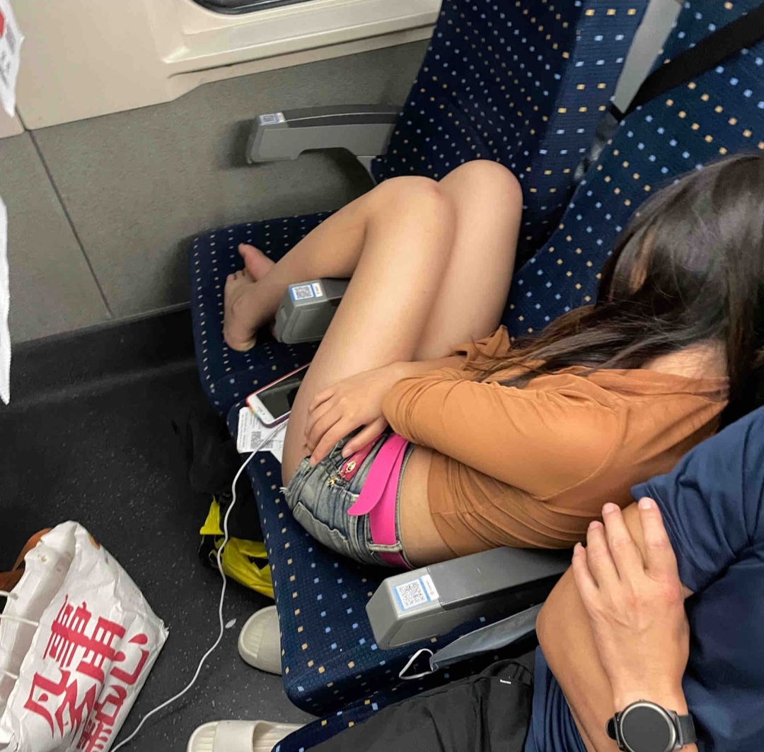 没有边界感的漂亮脚丫子