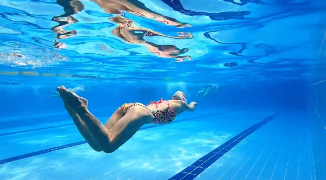 纹身少妇的泳装展示[33P]