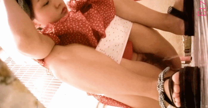 首发高清全景厕拍M腿高跟大粉鲍CP