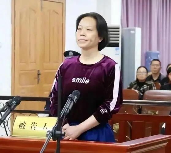 张局长坐拥98名情夫，被抓时尿裤子……