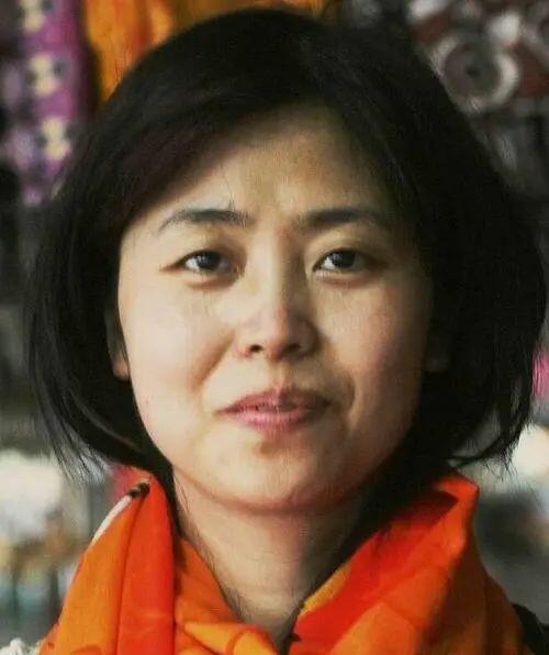 张局长坐拥98名情夫，被抓时尿裤子……