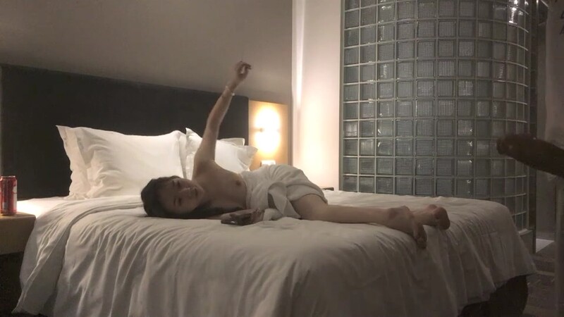 双马尾学生妹,青涩乖巧被忽悠脱光了,极品美乳暧昧调情牛逼了!