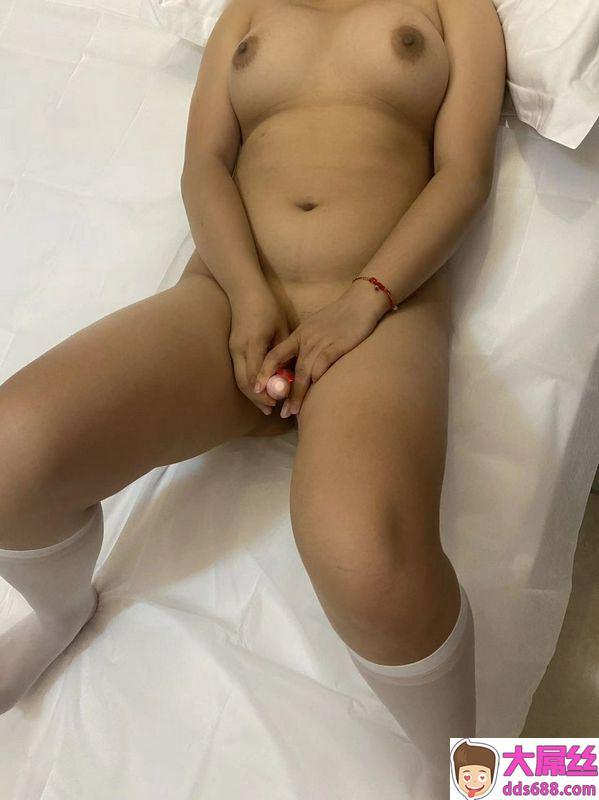 肉肉的妹子黑的有些过头,抠逼高潮到妹子肾虚