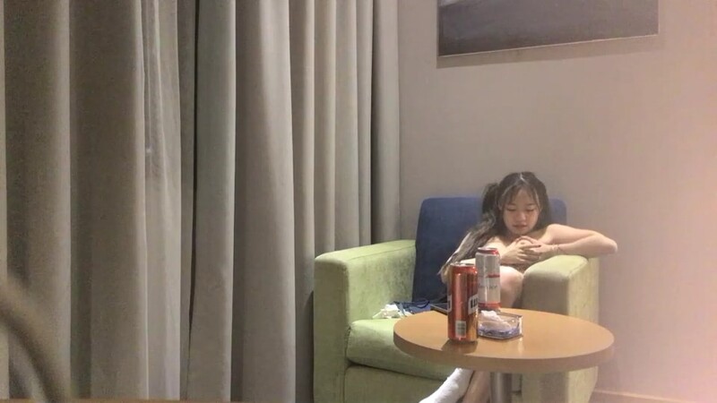 双马尾学生妹,青涩乖巧被忽悠脱光了,极品美乳暧昧调情牛逼了!