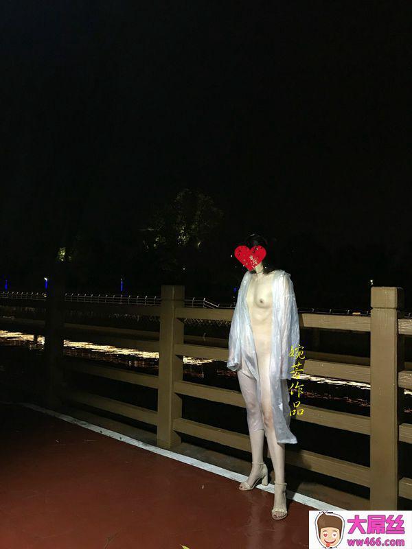 台风前的露出,雨有点大~依然是想在外面雨夜口交~口含棒根,缠吮轻嘬舒爽动情常常出其不意