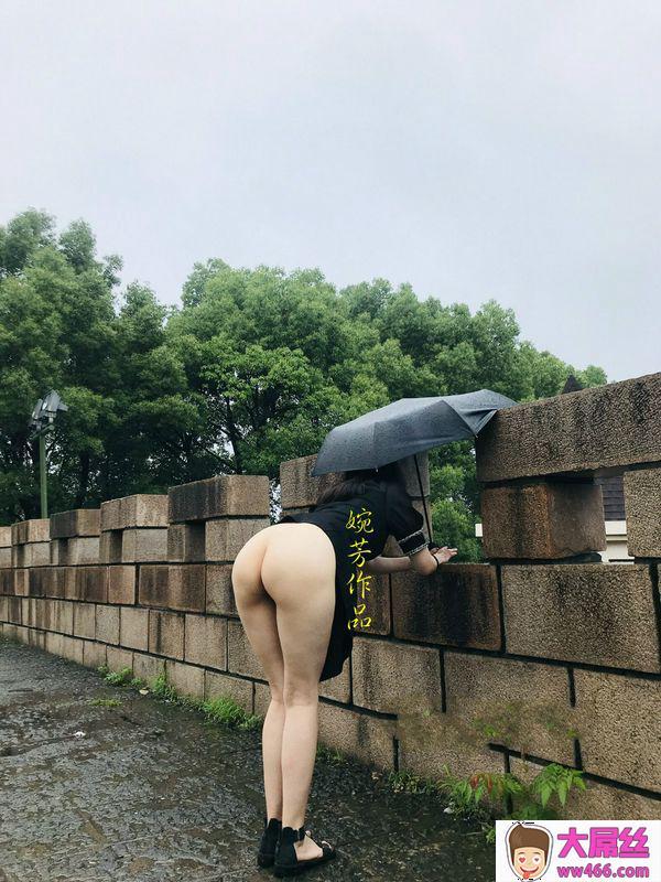 台风前的露出,雨有点大~依然是想在外面雨夜口交~口含棒根,缠吮轻嘬舒爽动情常常出其不意