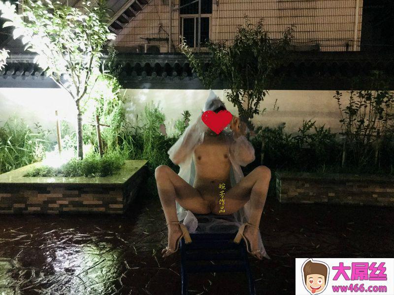 台风前的露出,雨有点大~依然是想在外面雨夜口交~口含棒根,缠吮轻嘬舒爽动情常常出其不意