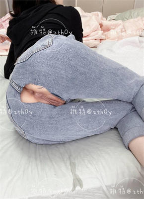 侄女和小叔的乱伦关系瘦弱的小侄女被小叔狠狠操的浑身发抖颤抖，每次一狠操拔出鸡巴，她都浑身发抖