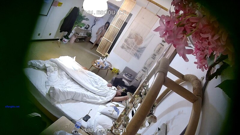 【酒店偷拍】美女遇渣男操爽了直接内射女的出钱买紧急避孕药，最牛逼的是直接全裸拿外卖，精彩佳作