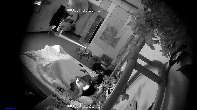 【酒店偷拍】美女遇渣男操爽了直接内射女的出钱买紧急避孕药，最牛逼的是直接全裸拿外卖，精彩佳作