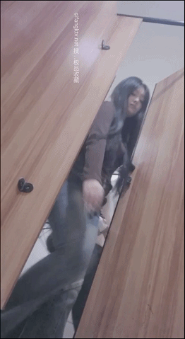 舞蹈教室极品身材嫩妹