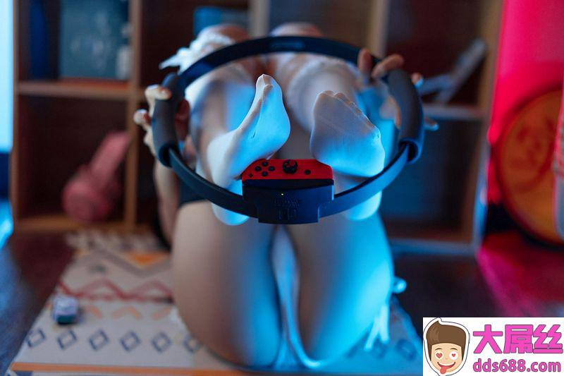 不知道是游戏好玩,还是这个妹子好玩