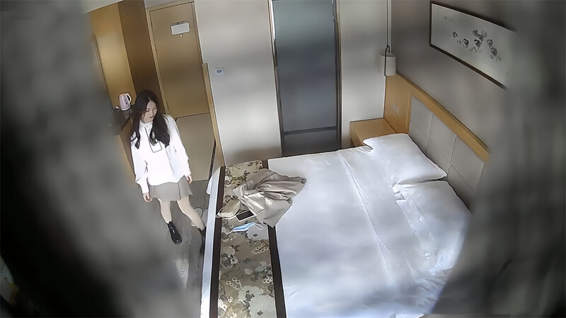 榜一大哥线下约炮网红女主肤白貌美酥胸大长腿，全程对话很有意思，很黄很暴力还很油腻