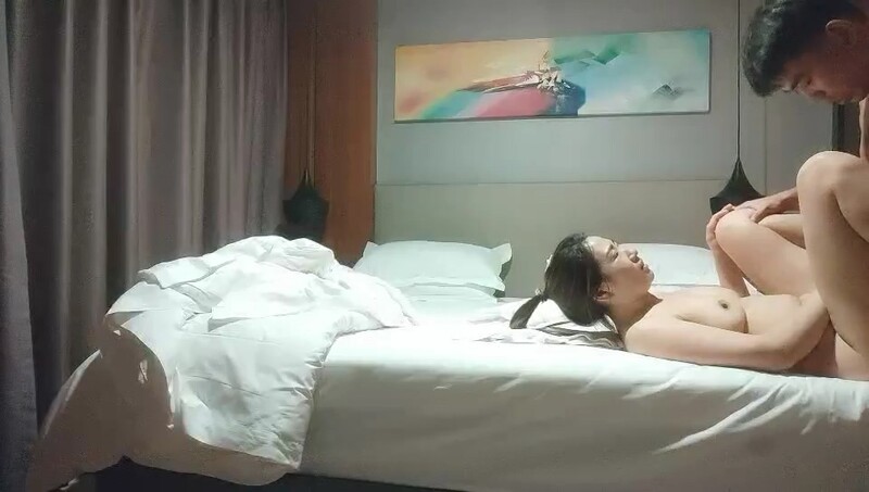 漂亮的小少妇  重金诱惑下 下班后来开房，肤白胸大人又骚，干得激情如火