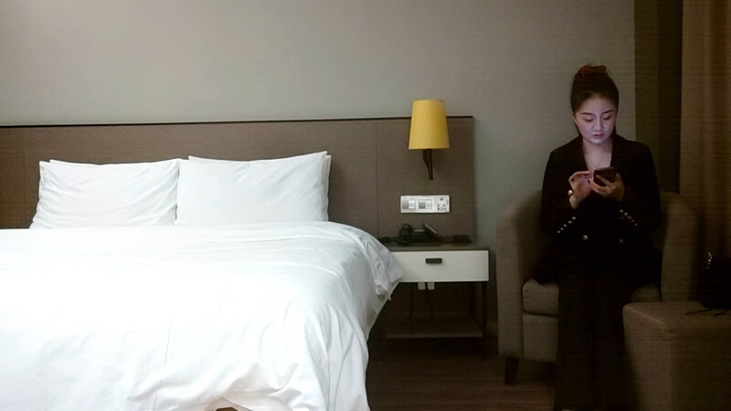 外围高端场再度开启 漂亮小姐姐肤白人浪 花式爆操中