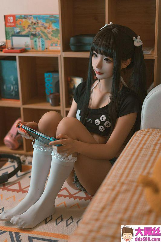 不知道是游戏好玩,还是这个妹子好玩