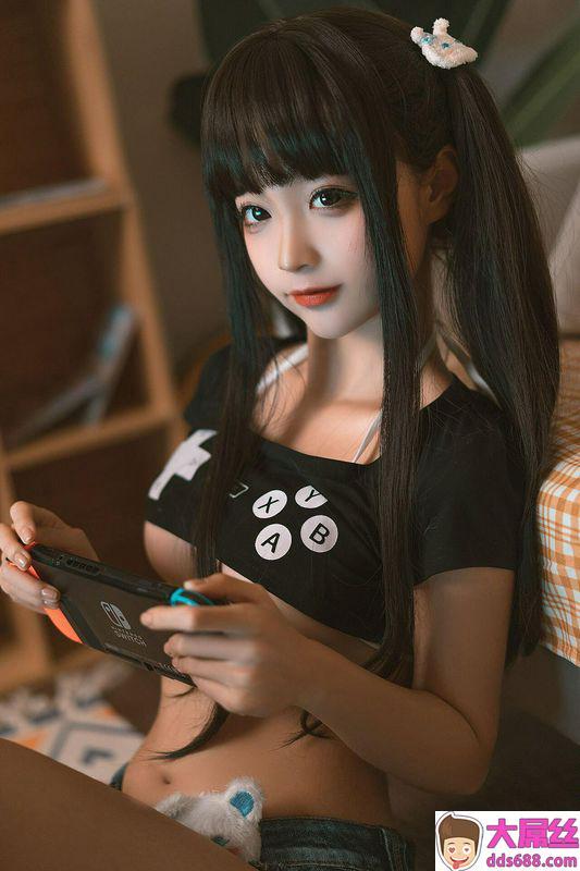 不知道是游戏好玩,还是这个妹子好玩