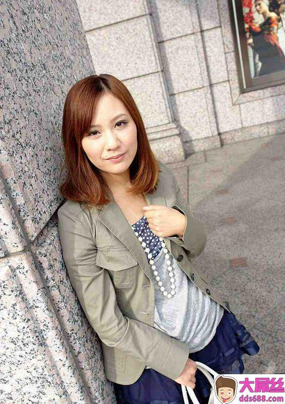 欲望的肥穴，毛多穴水插进去肯定很柔软滋润