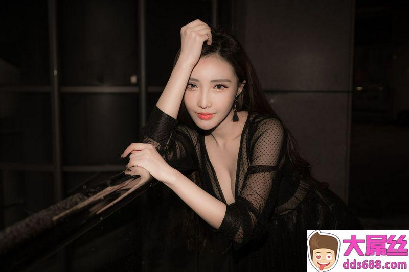 赵芸成熟女人户外写真系列五