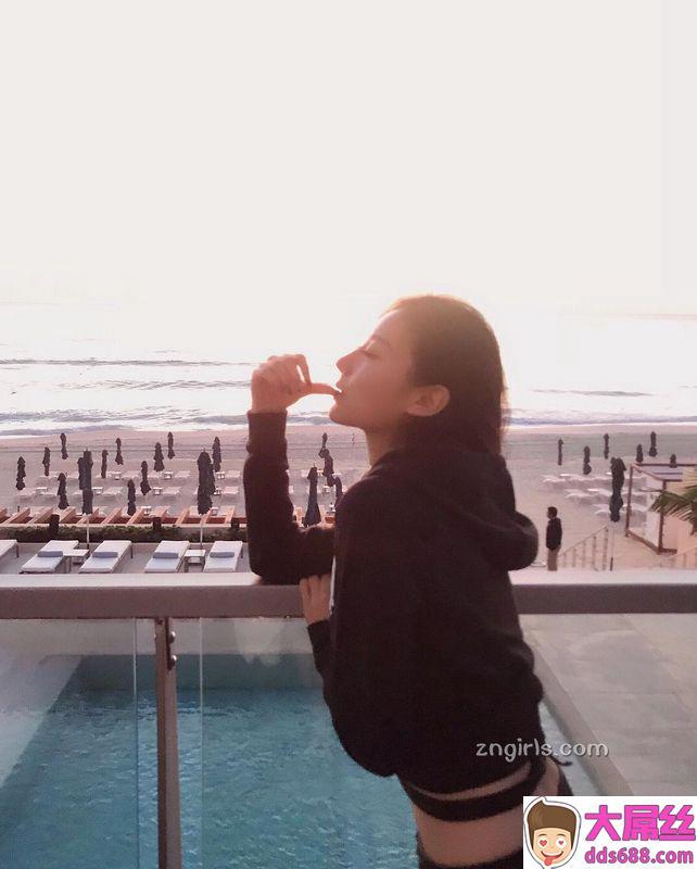 美腿界的天菜!留外高学历正妹看不腻!曲线太喷火!