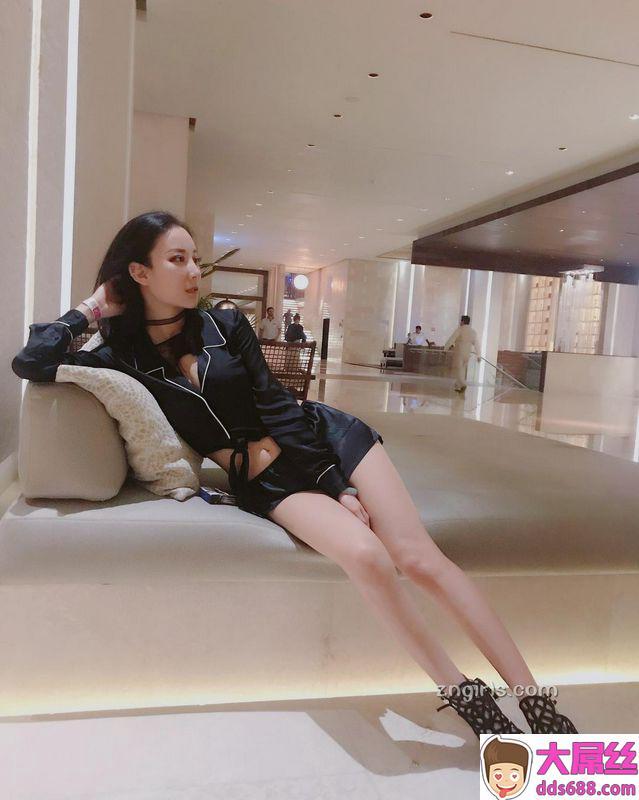 美腿界的天菜!留外高学历正妹看不腻!曲线太喷火!