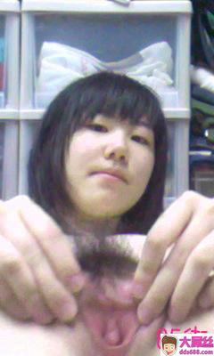 妹妹的小穴有点痒了