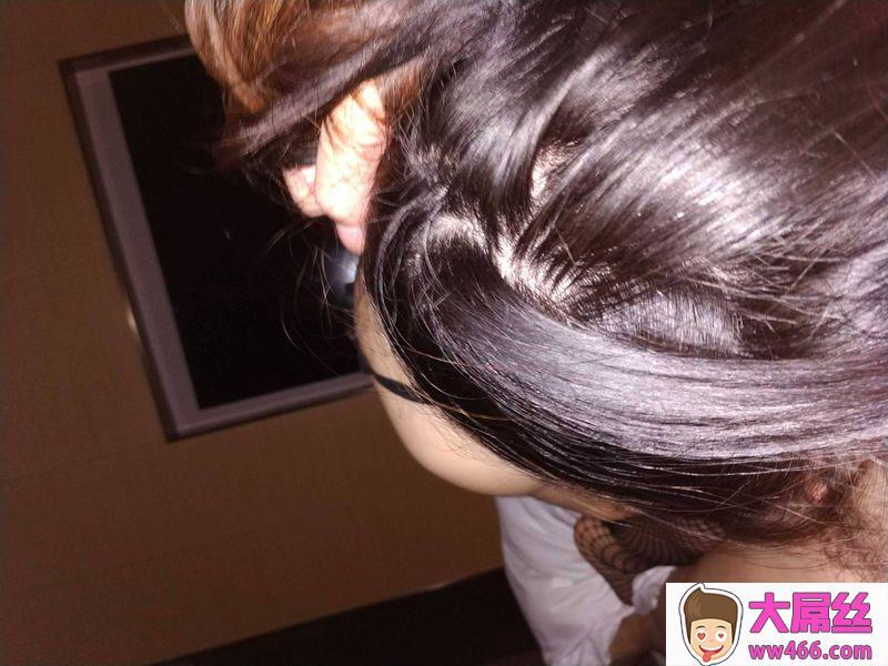 变态的人妻少妇,你骂她婊子烂货万人骑才会高潮,奇葩啊