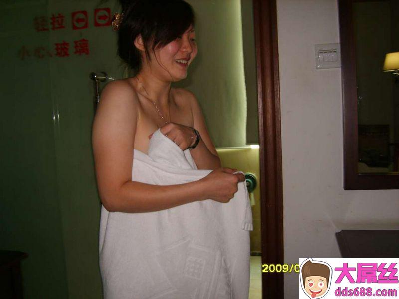 贵在真实，与丰满贤妻家中性爱照真心流露