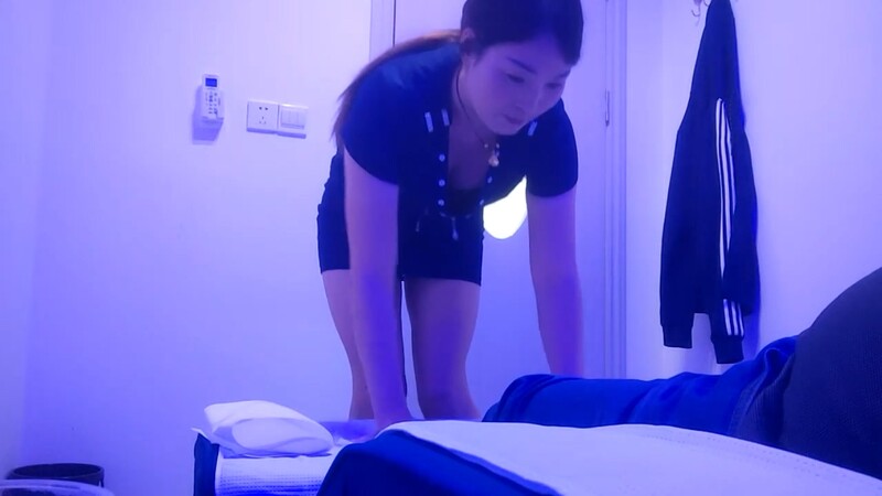 浴店来回穿梭 只要加钱 现场就可以操 几个人妻拿下大奶骚穴湿漉漉