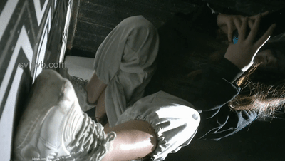 【厕拍新品】丝高新品KTV+商场女厕全景5人次，高颜值红衣黑内小姐姐尿尿入镜10分钟