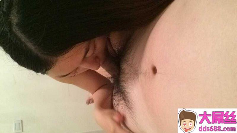 女人还是良家人妻有味道,没有想到脱光了胸这样大