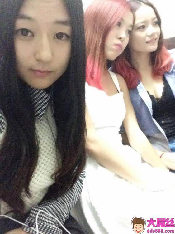 女人还是良家人妻有味道,没有想到脱光了胸这样大