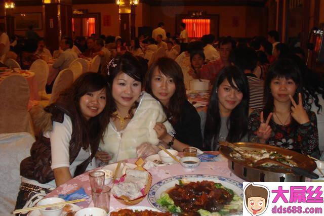 人妻大胆马路上直接开拍