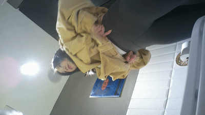 商场女厕全景偷拍多位不敢坐蹲着尿的少妇