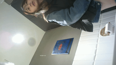 商场女厕全景偷拍多位不敢坐蹲着尿的少妇