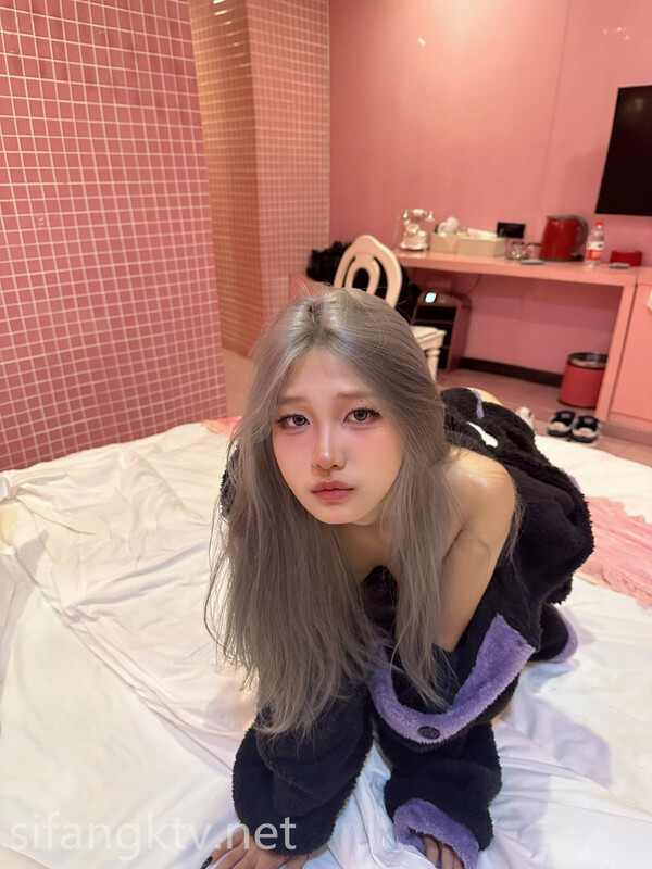 成都美女高颜值反差【果果有点乖】大尺度插屄玩穴合集生活照，看着这脸蛋真极品