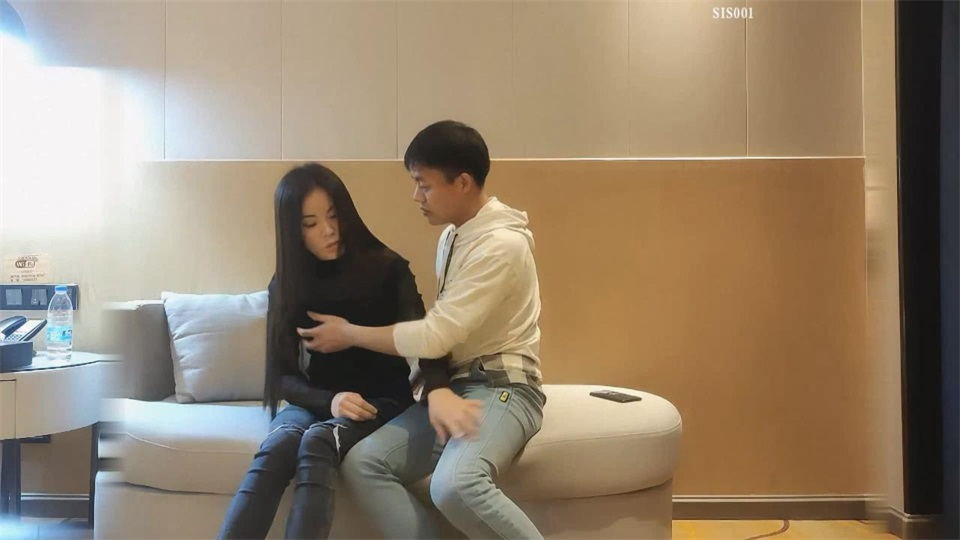 极品御姐有身材有颜值 贴身毛衣牛仔裤前凸后翘大长腿 真是性感啊 冲动爱抚抱紧亲吻 情趣服饰啪啪猛力操