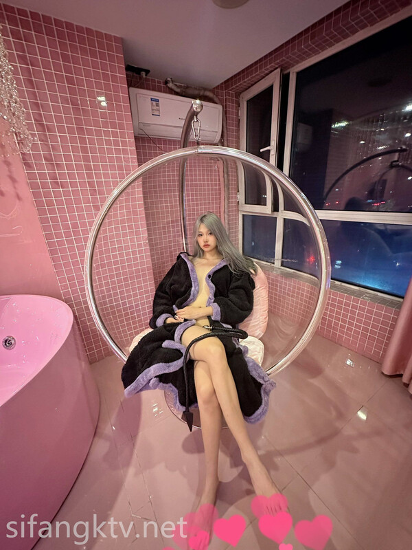 成都美女高颜值反差【果果有点乖】大尺度插屄玩穴合集生活照，看着这脸蛋真极品