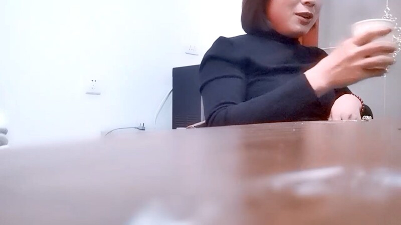 【换妻日记】人到中年玩得好花，县城公务员夫妻来交换，风情万种，被陌生男人干嗷嗷叫爽了！