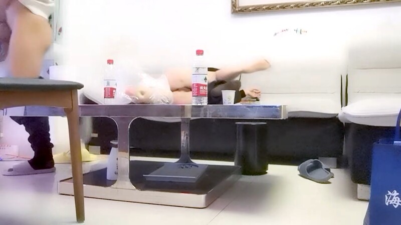 【换妻日记】人到中年玩得好花，县城公务员夫妻来交换，风情万种，被陌生男人干嗷嗷叫爽了！