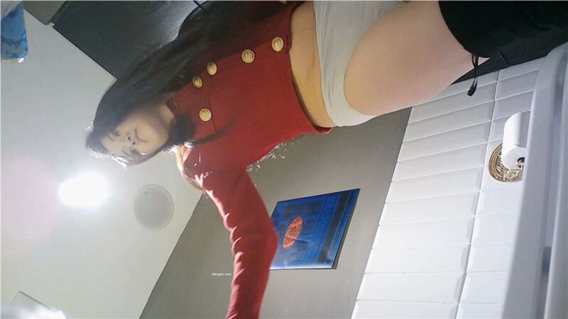 商场女厕全景多位不敢坐蹲着尿的少妇