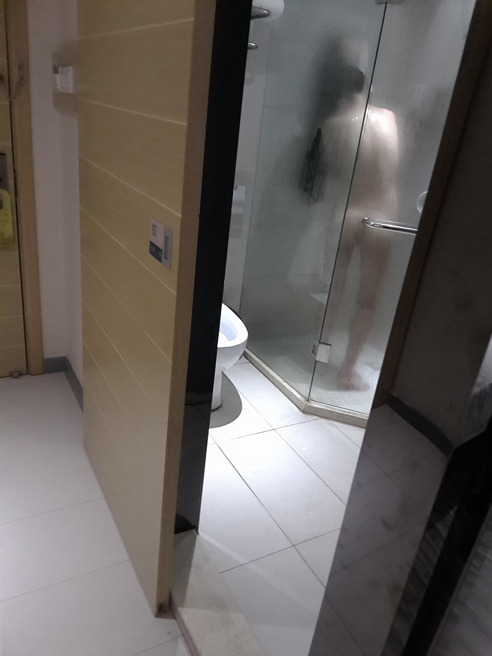 曾经那个海誓山盟、彻夜缠绵的女孩，是烟消云淡埋在记忆深处，还是终成眷属依然干到深处？